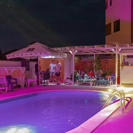 Breeze Mamaia Nord Pensión 3*